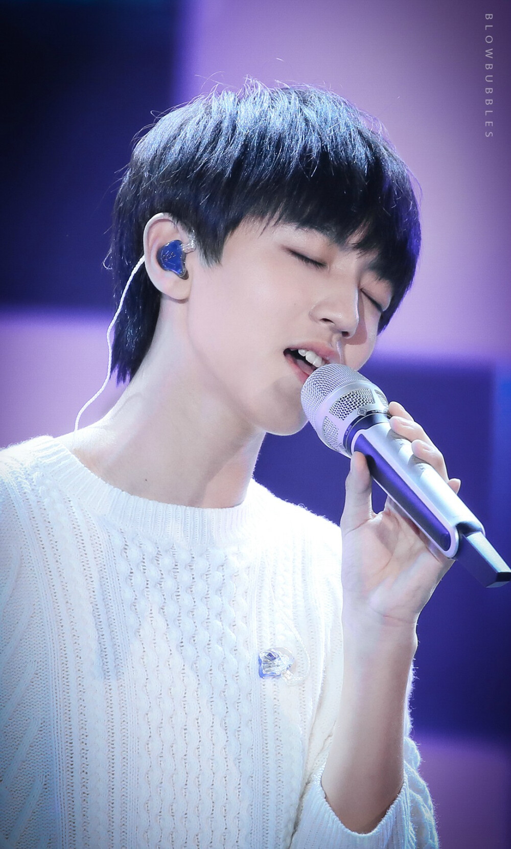 #王俊凯# #TFBOYS王俊凯# #TFBOYS#151110 北京天猫双十一晚会cr：BLOWBUBBLES王俊凯个站