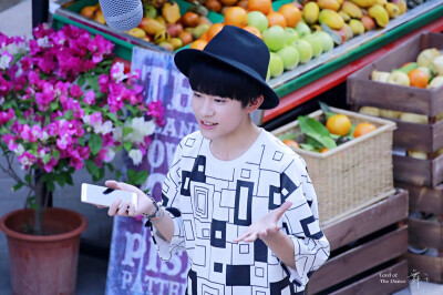 TFBOYS易烊千玺 160402 广告拍摄 高清 cr.logo 