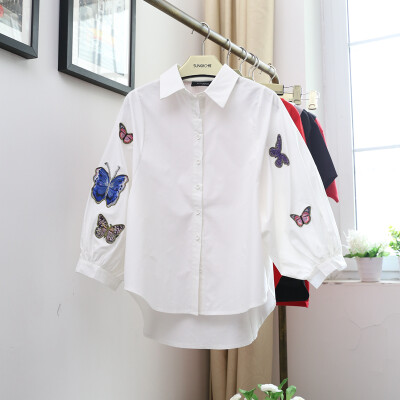 韩国东大门代购，女装立体刺绣蝴蝶装饰泡泡袖宽松白衬衫。