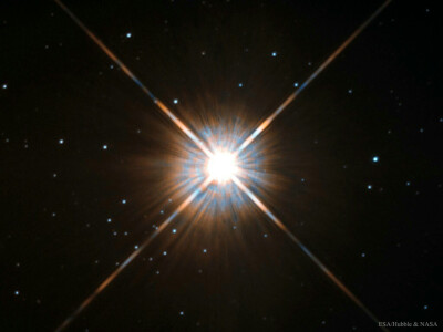 比邻星，最邻近的恒星，距离我们约为4.24光年 NASA