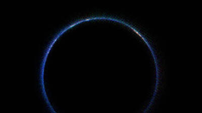 首张红外光波段的冥王星，有着蓝色的大气层 NASA