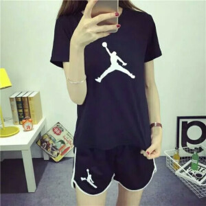 运动服套装  45
黑白两色
QQ:2064206063