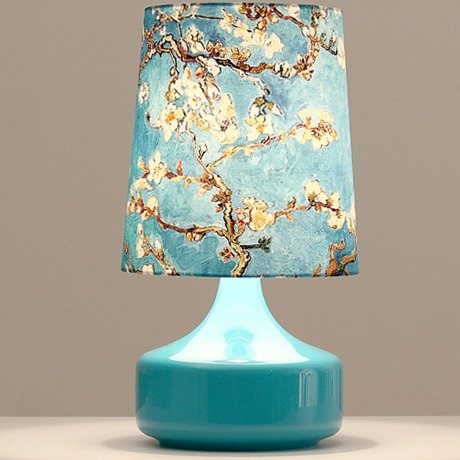 布艺灯罩，浓郁的复古梦幻的感觉，浓郁的温馨文艺范，工艺精湛，彰显品质。