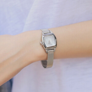 正品 韩国同步最新 水钻小巧表盘女款手表 细金属钢带 非代购 银