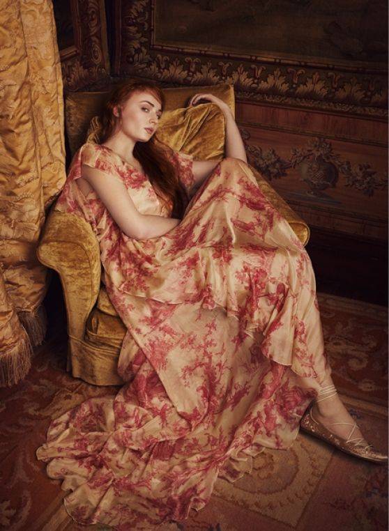 #Sophie Turner##权力的游戏##X战警:天启# Sophie在The Edit 2016四月刊 (Net-A-Porter发行)将她的古典气质发挥得极好! 秀雅娇美，仿佛拉斐尔前派的油画美人一样 访谈谈及"权力的游戏"征选到至今，聊珊莎。还有"X战警:天启"，她和崇拜的JLaw合作啦! Famke给她扮演琴的祝福等