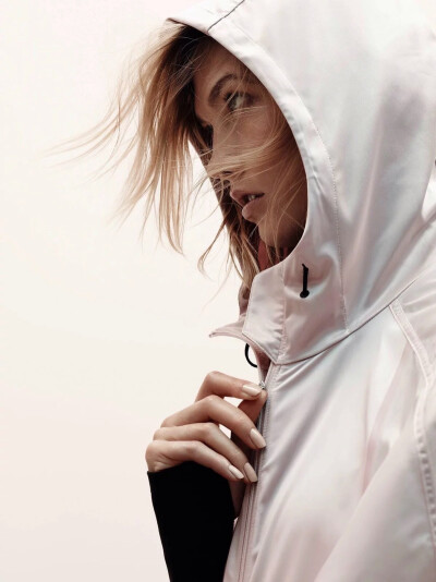 美国超模Karlie Kloss 2014年为Nike代言秋冬全线系列广告。