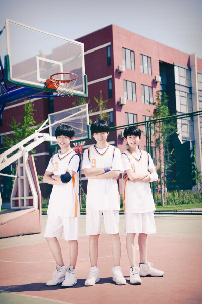 TFBOYS 剩下的盛夏手机壁纸