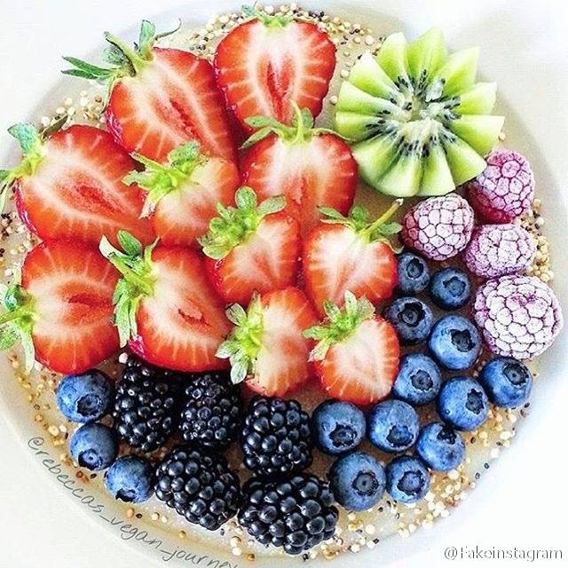 水果拼盘 草莓 蓝莓 猕猴桃