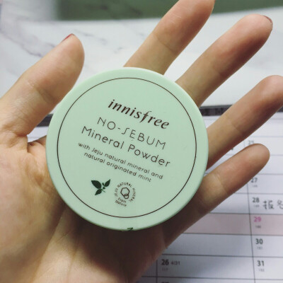 #脸是自己的#推荐一款好用的散粉白菜价哦！Innisfree悦诗风吟矿物质薄荷散粉，让你一整天都不油光。