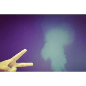 黑夜中的剪刀手✌