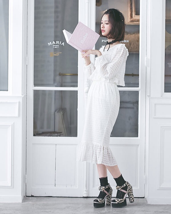  ☁️Monlily ☁️
☁️Coordinate Book☁️
麻豆: 藤野有理
转自微博 ☆博主@日本潮流少女志☆有理酱这个系列真的超美嘤～女孩子和女人之间的模糊界限散发出了不一样的魅力。好き♥