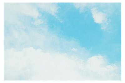 十八日，电闪雷鸣的太阳雨。雨滴滴答答下着，太阳的光柔和照耀着。看到蓝色就蹦跶蹦跶出去玩耍啦，变成孙悟空，哼哼哈嘿上天入地。到处到处都美美美极了，我就知道今天会是不可思议的一天。