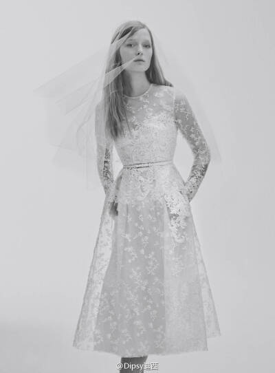 Elie Saab Bridal S/S 2017｜仙牌Elie Saab推出的首个婚纱系列～光是每季仙气腾腾的高定礼服和成衣已经无法满足，如今正式带着整个手工艺工坊涉足婚纱嫁衣界～Lookbook采用素描般效果的单色美学呈现