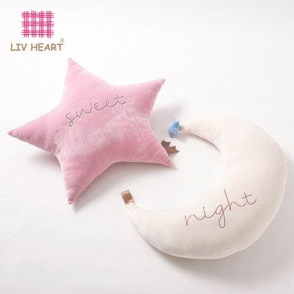 LIV HEART正品创意超柔软午睡抱枕办公室靠枕护颈枕汽车护腰靠垫