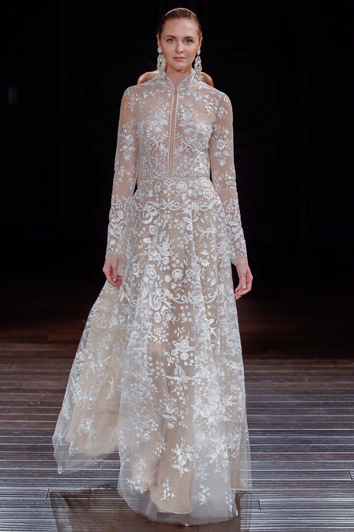 Naeem Khan（纳伊·姆汗）于纽约婚纱周发布2017春夏婚纱系列。