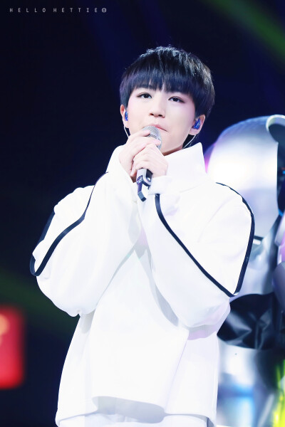 #TFBOYS##TFBOYS王俊凯##王俊凯# 151231 湖南卫视跨年演唱会cr：HelloHettie