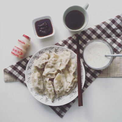 暖男送的酸菜饺子