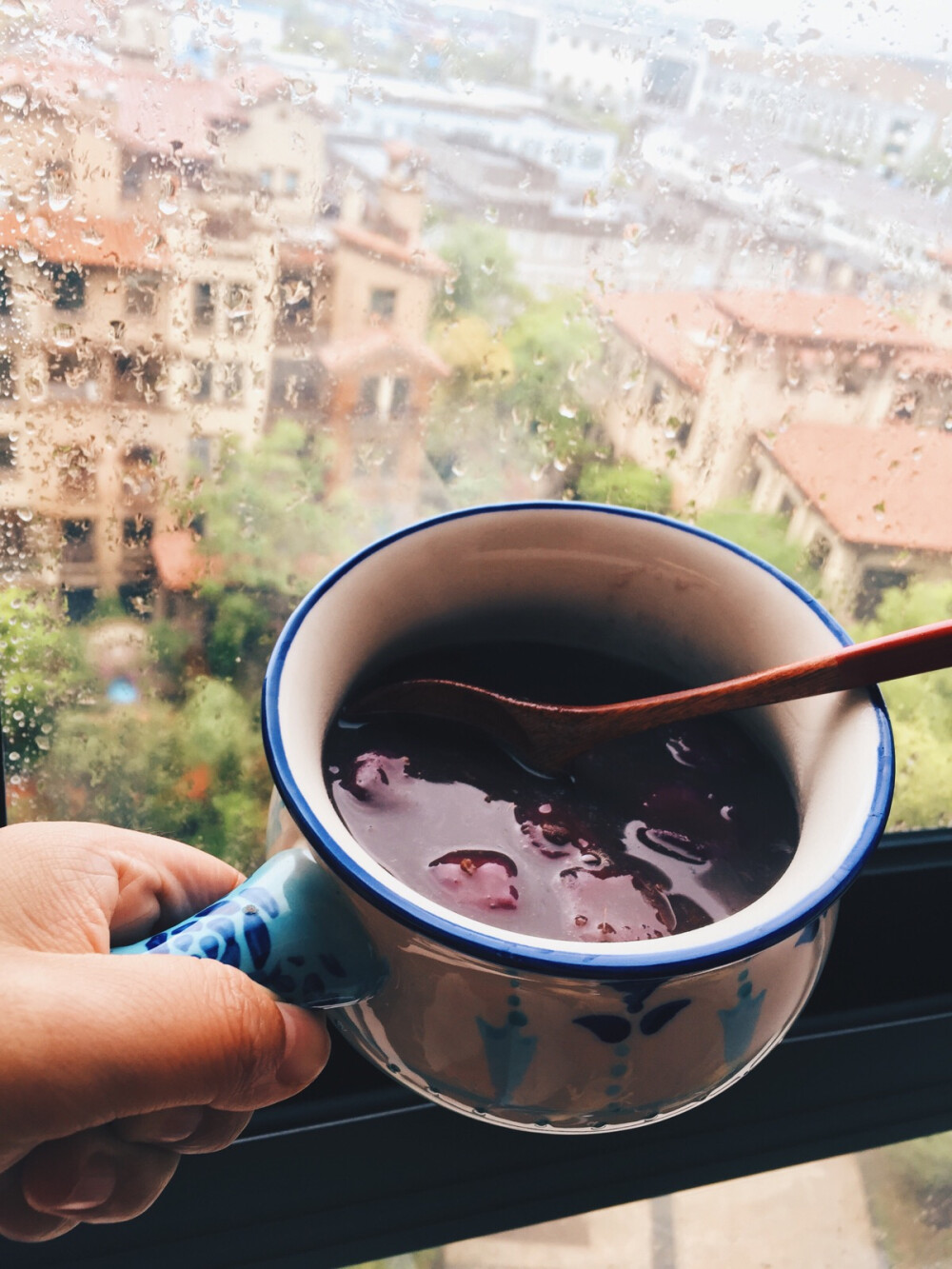 听说下雨天和「红豆沙芋圆」更配哦，暖暖的很舒服。