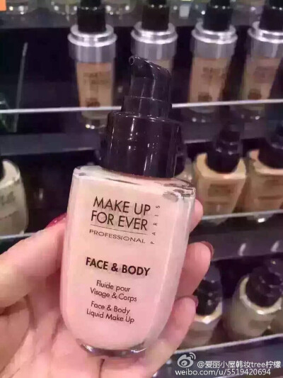 ❤️make up forever双用水粉霜 超级轻薄的乳状质地，容易涂抹 想要自然清透妆容的MM 它能抵抗水和汗水，也不会沾染衣物，是一些特殊场合的必备品轻盈的质地，在需要时可轻松的任意混合颜色、使用方法：使用前摇匀，…