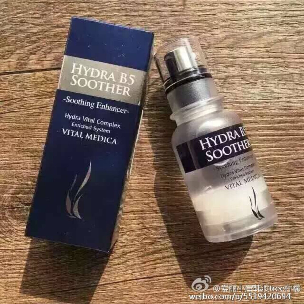  AHC B5精华30ml，ahc精华要更火了 ??韩国MBC热播的《女人哭了》里面也是用的这个这款精华的主角是玻尿酸，它可谓是护肤界的补水宝贝，一滴就能锁住6,000个水份子，有效渗进肌肤表皮层，吸取1000倍水份分子进入肌肤底层，增加其锁水能力，并补充营养要素～