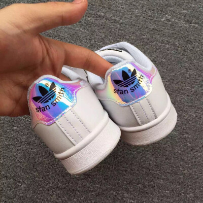 阿迪三叶草 炫彩尾