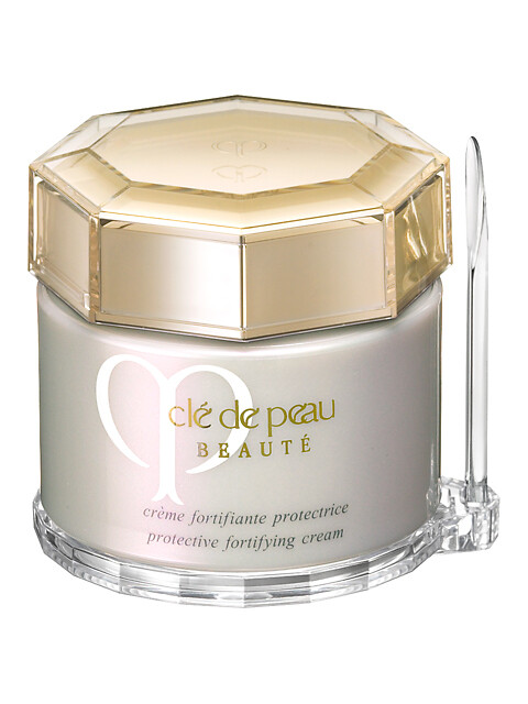 Clé de Peau Beauté（CPB）
CPB protective fortifying cream（医薬部外品）
商品编号： 02880
量：50g
着眼肌肤日间防护的保湿赋活产品，有效保持肌肤光彩，缔造肌肤活力。糅合先端科研成果，由内而外地打造年轻动人的美肌。有两款产品可选：乳液和面霜。
JPY11,000≈CNY649.86
