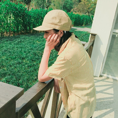 黄咖小条纹小尖领夏日清凉休闲短袖衬衫