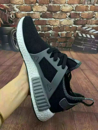 阿迪达斯NMD