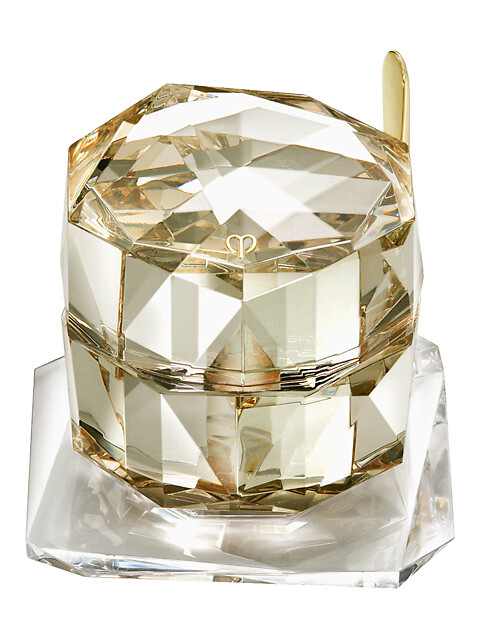 Clé de Peau Beauté（CPB）
CPB la crème（医薬部外品）
商品编号： 02886
量：30g
糅合先端科研成果的奢华面霜，促进肌肤在自然修护周期内焕发青春活力。涂抹间带来显著的护肤效果，令您的肌肤宛若新生，光彩动人。
JPY60,000≈CNY3551.07