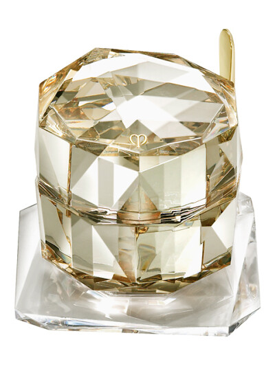 Clé de Peau Beauté（CPB）
CPB la crème（医薬部外品）
商品编号： 02886
量：30g
糅合先端科研成果的奢华面霜，促进肌肤在自然修护周期内焕发青春活力。涂抹间带来显著的护肤效果，令您的肌肤宛若新生，光彩动人…