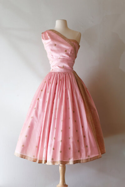 1950s 金色镶边粉色真丝单肩古董礼服 
