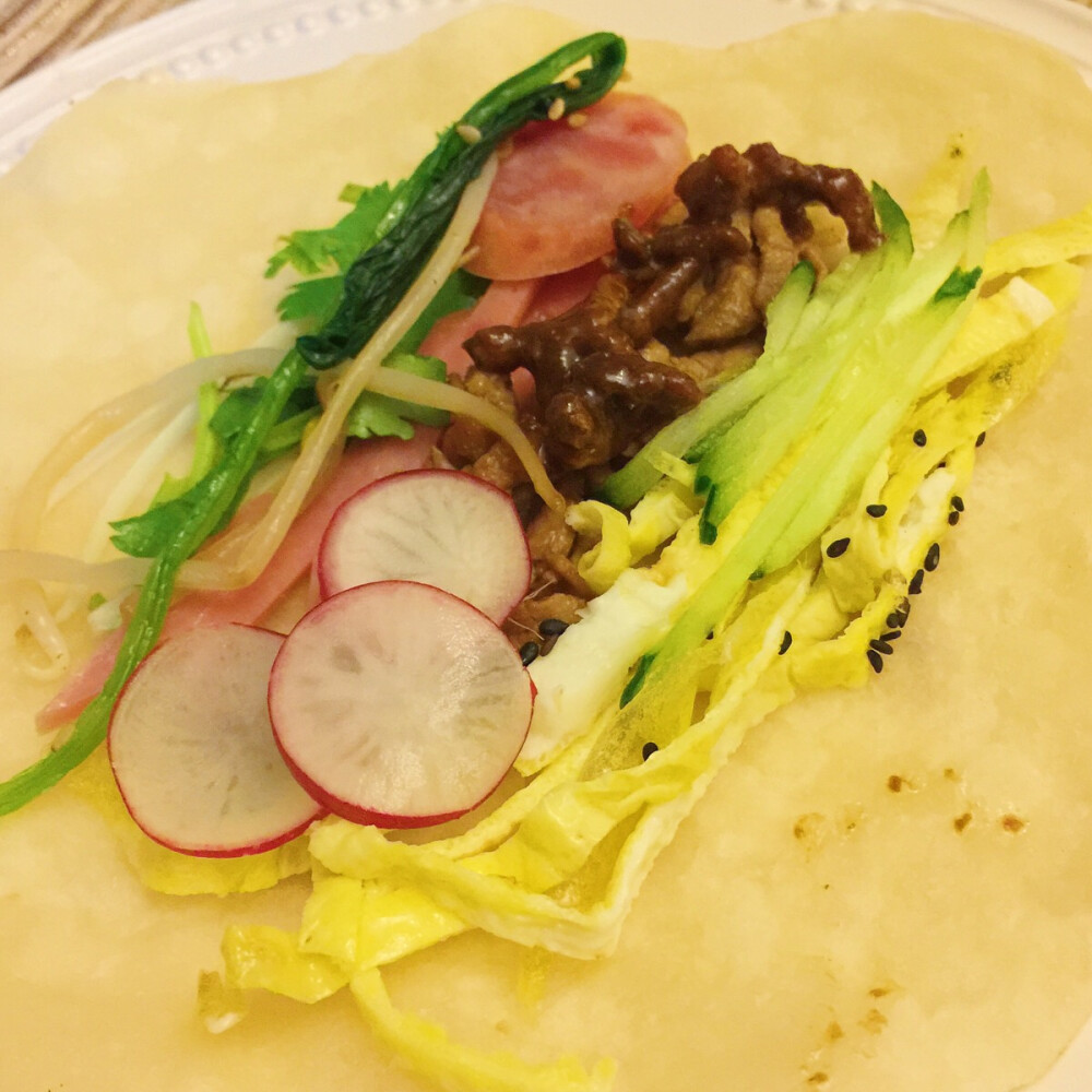 不爱做饭+怕自己吃的太过油腻= 一顿小清新风的春饼卷菜 