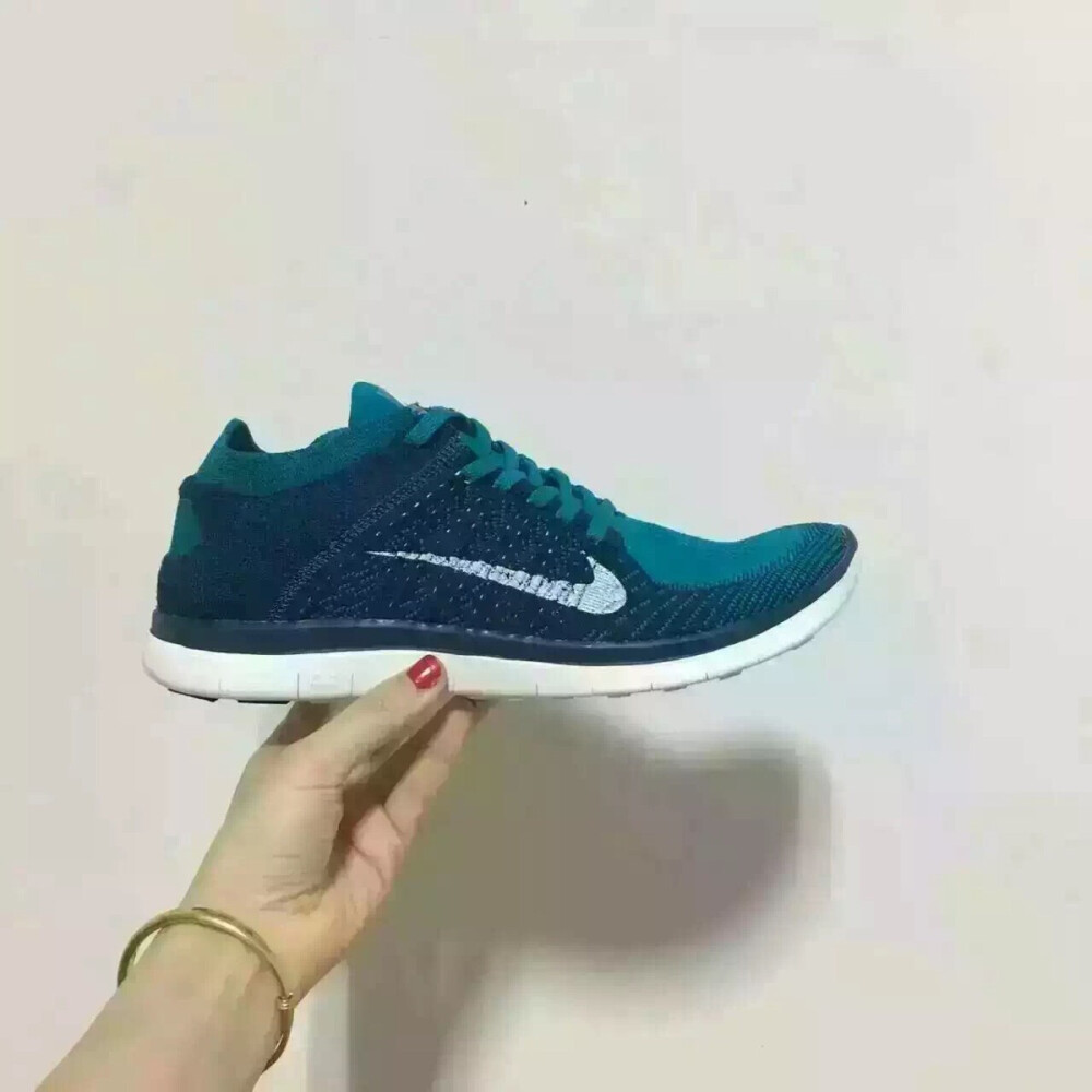 赤足4.0 深蓝浅蓝 40-44 ..
春夏季首选赤足系列噢 网面透气 超强弹力