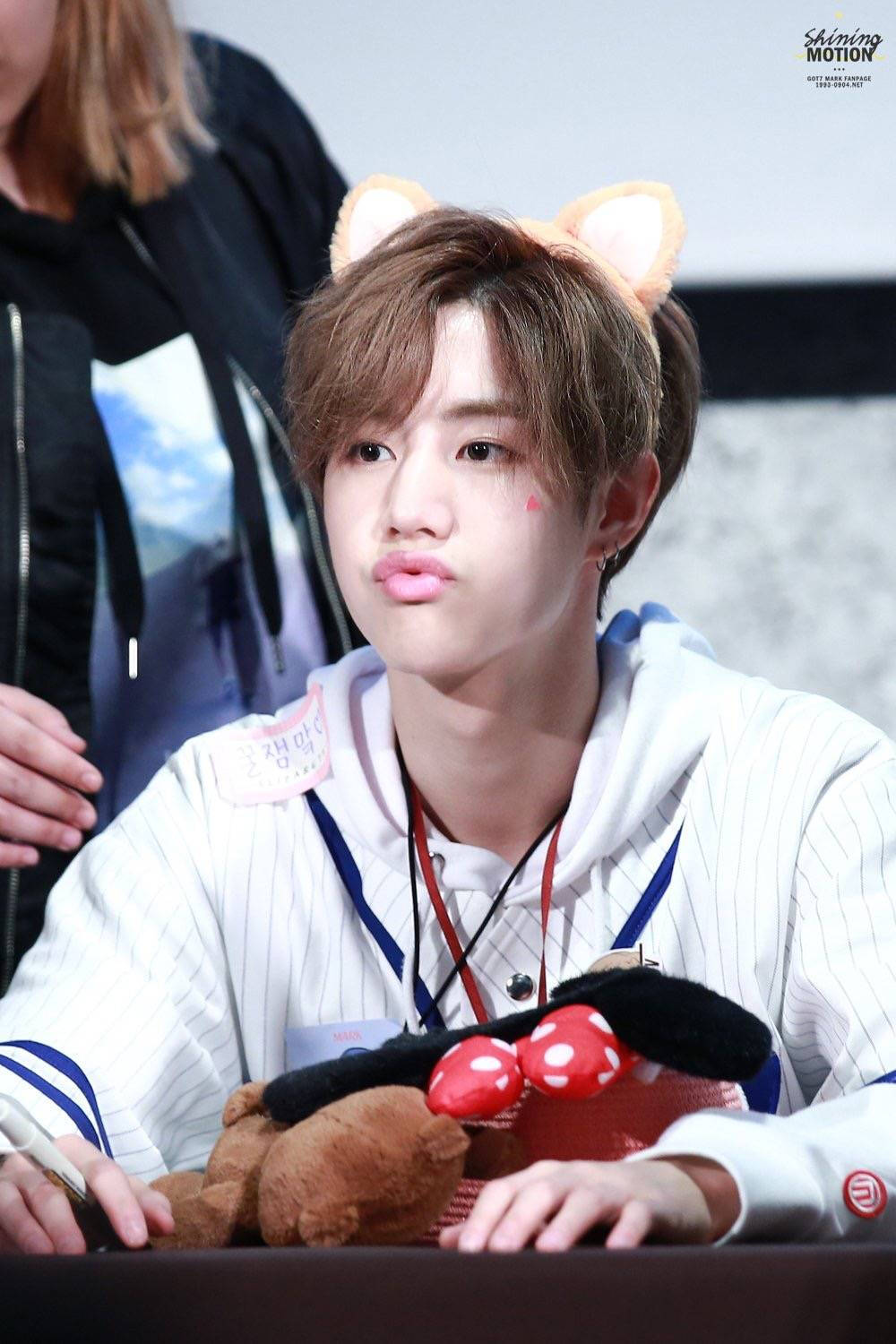 好可爱的喵星人啊带回家好么段宜恩markgot7门面