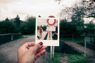  十分盼望能回到我少年时代生活过的地方去。我觉得，当我重新走在儿时走过的幽静小路上时，过去那种言笑无厌的幸福时光会有一些重新回到我的心头。——大仲马《蒙梭罗夫人》