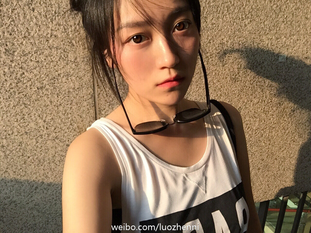 明明可以靠颜值偏偏要搞笑