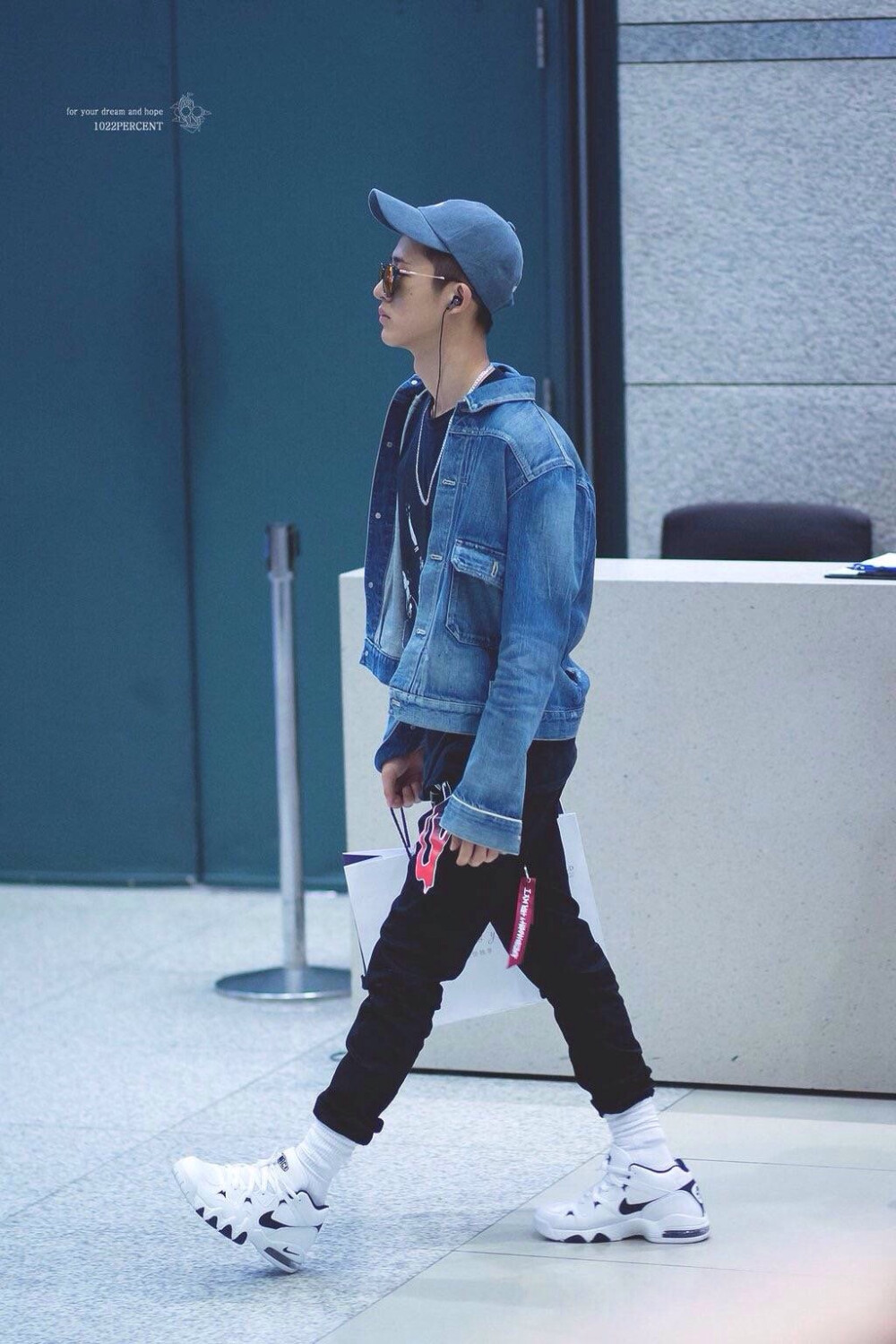 金韩彬 bi 机场 搭配 牛仔 swag 小队长 ikon