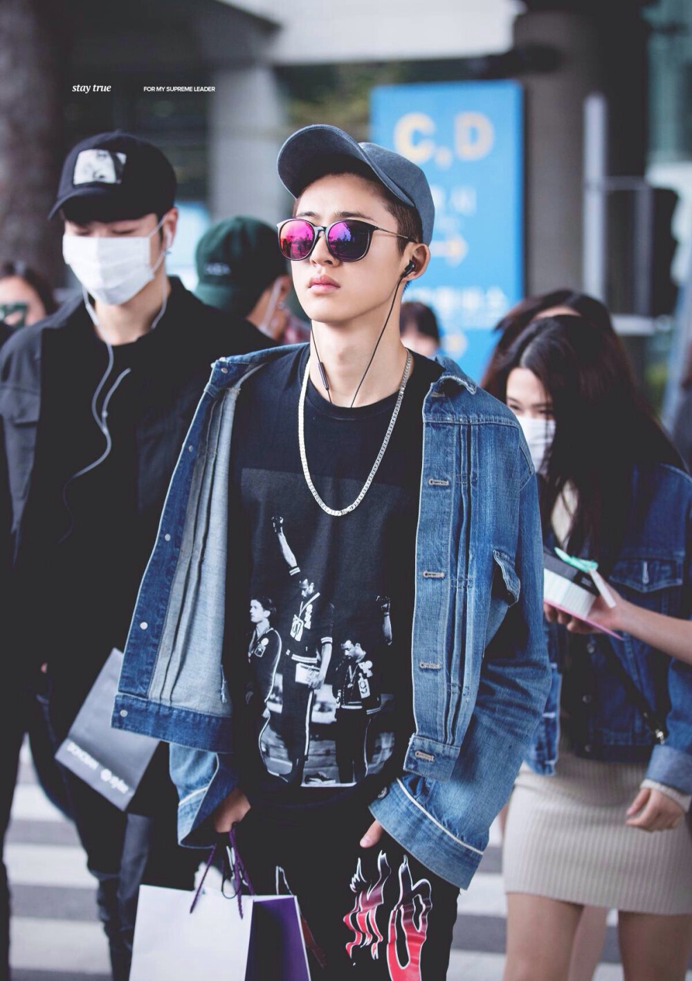 金韩彬bi机场搭配牛仔swag饭拍hippop小队长ikon