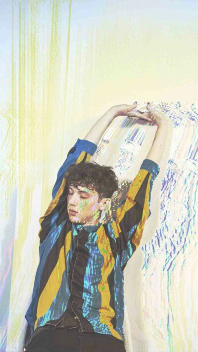  # Troye Sivan戳爷 登上《RUSH》 可以拿去做壁纸啦~