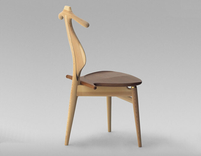 Hans Wegner 是著名的丹麦设计师，他设计过非常多的椅子，这款 Valet Chair 储藏椅除了造型比较新奇之外，还暗藏玄机，能够非常体贴的为你悬挂和收纳外衣和手表、首饰等物件。