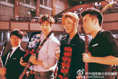 160425【#梦想合伙人#梦想淘金行—传媒大学】@UNIQ_艺轩 @UNIQ_汶翰 @聚美陈欧 @张太维 现身传媒大学，为同学们送上精心准备的甘蔗。寓意同甘共富[爱你]