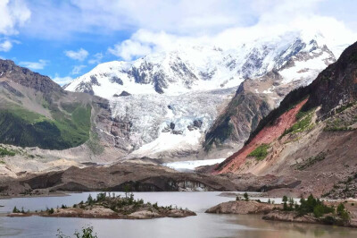 米堆冰川
地址：林芝市波密县米堆村境内
门票：50元