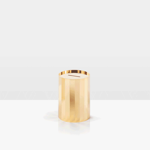 【HIMITSU 存钱罐】虽然它的外表设计就像一个真正的存钱罐，但事实上投币口并不是真的用来投币。把硬币放入槽中旋转，罐子的盖子就能打开，然后你就可以用它来存放一些真正私密的个人物品了。