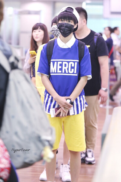 #TFBOYS王俊凯# #王俊凯##TFBOYS#150522 韩国仁川机场-重庆江北机场cr：HYPERFEVER