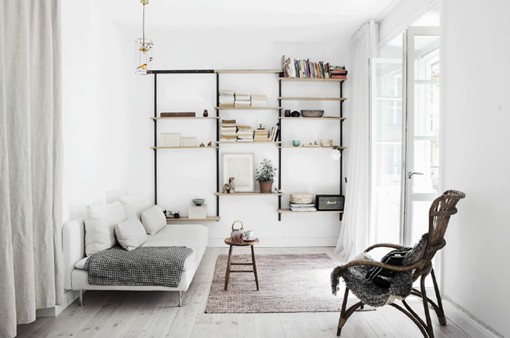 分享来自瑞典设计师EMMA WALLMÈN的北欧白色调风格室内设计案例，简约、安静、清新，一切都那么和谐，少即是多的最佳诠释。