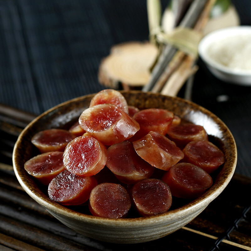 正宗广式腊肠，农家土猪制作而成的腊肉，风味鲜美，醇厚浓郁，回味绵长，越嚼越香。