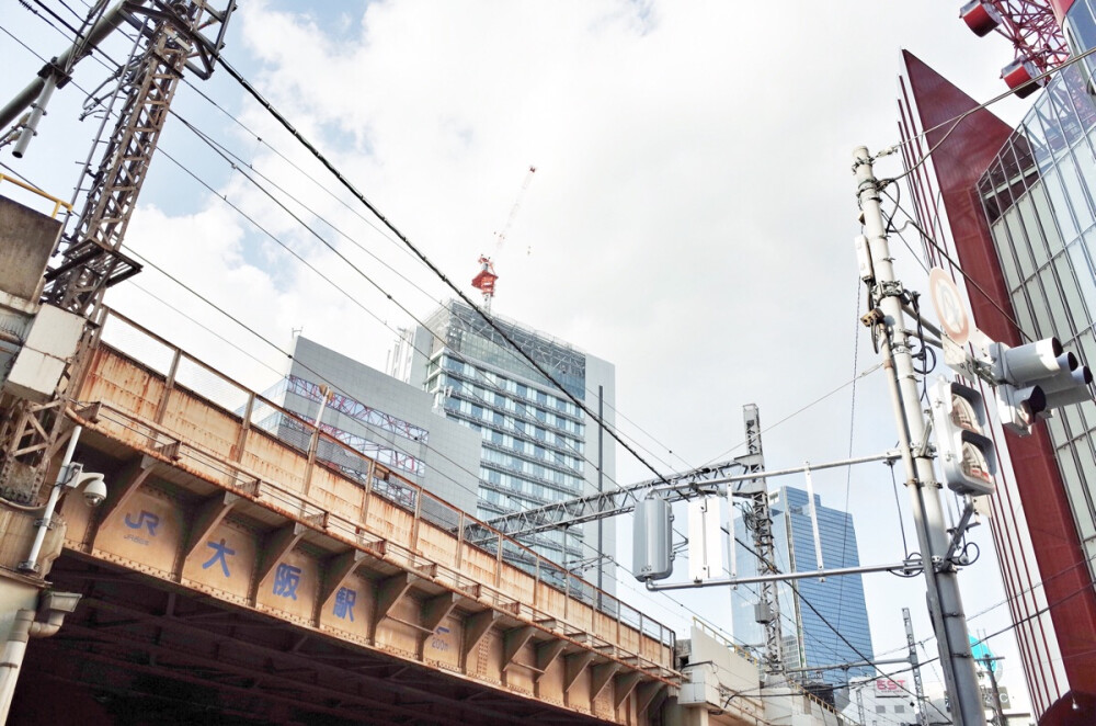 大阪駅前抬头留念