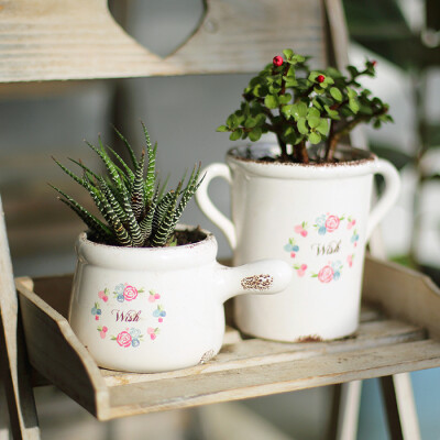 乡村复古的风格，表面是方搪瓷做旧处理，瓷质十分的优良。