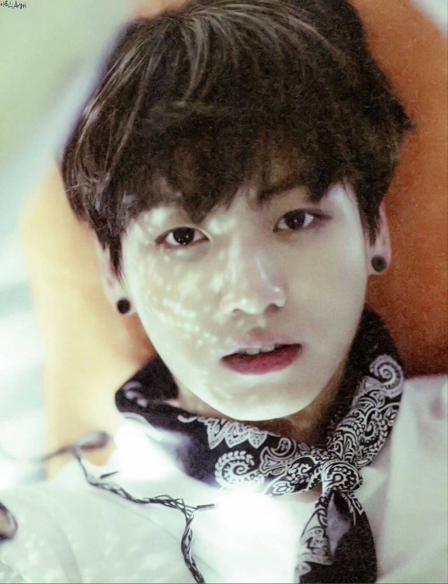 bighit entertainment旗下2013年出道的男子演唱组合,由金南俊(rap