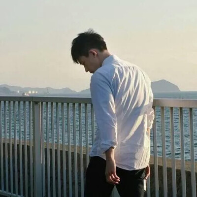 男头，头像，
你有没有偶尔思念我
下次来梦里找我的时候
记得与我说说。